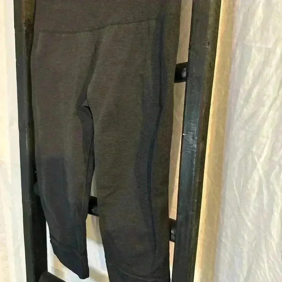 Lululemon Black Capri Leggings - Picture 2 of 8